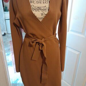 Diane Von Furstenberg Long- Sleeved Wrap Dress Solid Beautiful Camel size Med